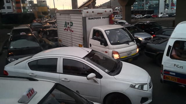 #Yodenuncio: falta de semáforos genera congestión vehicular 