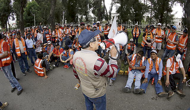 Trabajadores de Cerro Verde amenazan a minera con paro indefinido