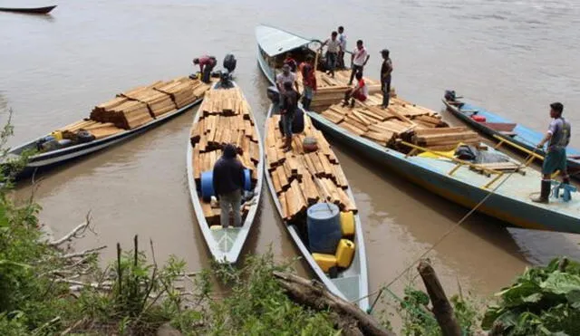 Según wampís, secuestradores exigen la 'liberación' de embarcaciones con madera ilegal incautada. Foto: GTANW