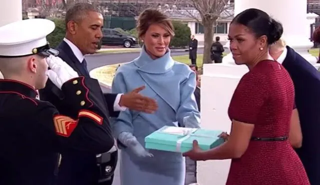 EE.UU.: la razón del gesto de Michelle Obama al recibir regalo de Melania Trump