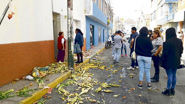 Arequipa: Ambulantes de Río Seco atacan vivienda de alcalde Benigno Cornejo [VIDEOS]