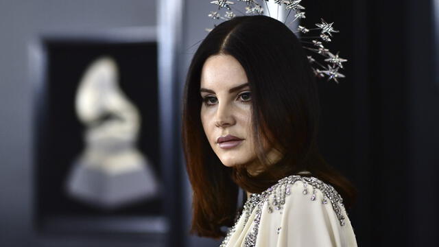 Lana del Rey se disculpó con sus fanáticos a través de redes sociales: "Esta enfermedad se ha tomado por sorpresa y he perdido mi voz". (Foto: AFP)