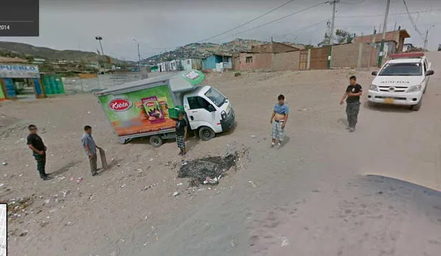 Google Maps: halla divertida escena, tras seguir curioso auto hasta Ventanilla [FOTOS]