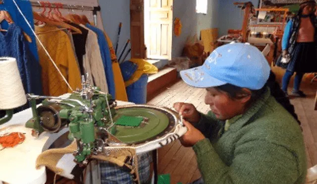 Comuneros de Puno fabrican ropa inteligente con fibras de alpaca y plata