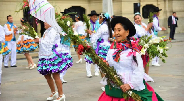 Comitiva de la ciudad de Tacna llegó a Palacio de Gobierno para presentar programa de festejos.