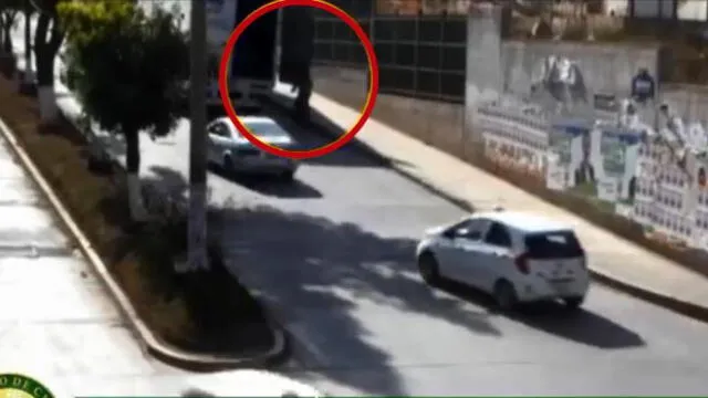 Cámaras captan como negligente chofer deja gravemente herido a un ciclista en Cusco [VIDEO]