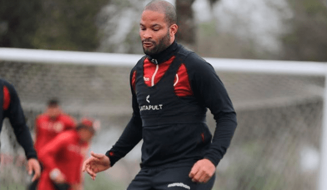 Gregorio Pérez, director técnico de Universitario, esperaba por Alberto Rodríguez en Campo Mar para iniciar la pretemporada con miras al inicio de la campaña 2020.