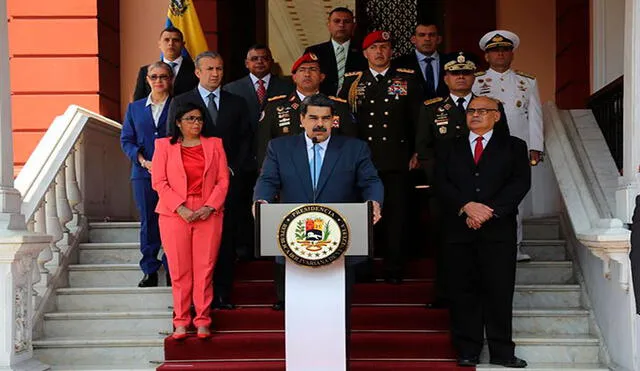 En compañía de ministros y militares, Nicolás Maduro resaltó al interferón cubano como herramienta en contra del coronavirus. Foto: EFE