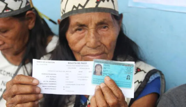Beneficiarios de comunidades indígenas del Bono Familiar Universal. Foto: Andina