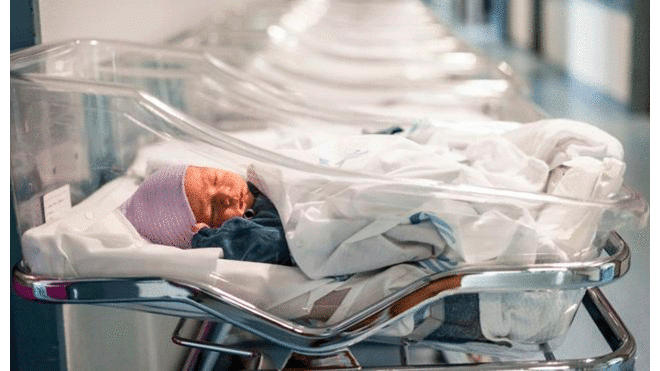 Herpes neonatal: ¿Qué es el 'beso de la muerte' y por qué causa daños severos en bebés?