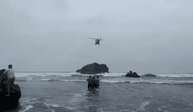 Joven arrastrado por olas del mar fue rescatado en helicóptero [VIDEO]