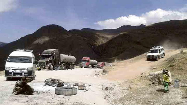 Cusco: Bloquean vía que usa la minera Hudbay en Espinar