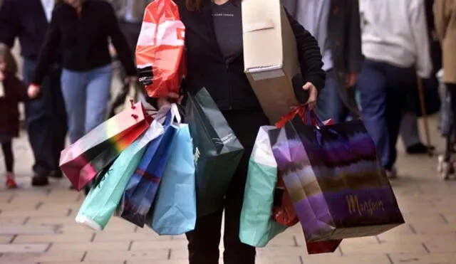 ¿Cuánto invierte una mujer al momento de ir de compras?
