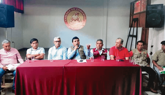 Pedido. Alcalde Luis Alarcón demandó apoyo a productores.