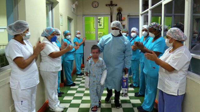 Durante el tiempo que estuvo internado, el pequeño Sergio recibió la atención permanente de un equipo multidisciplinario. (Foto: INSN Breña)