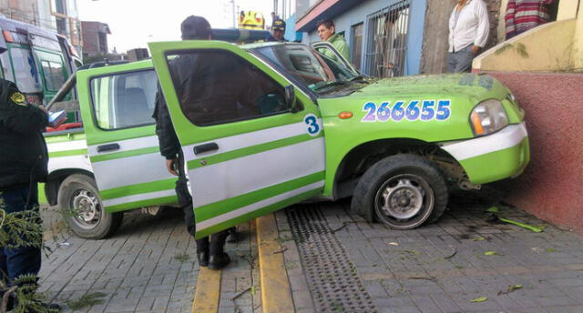 Arequipa: Camioneta de serenazgo choca contra vivienda