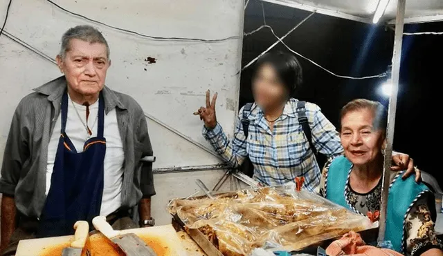 Ancianos venden tacos en México