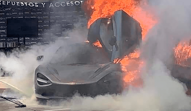 McLaren se incendia en Feria de Automóviles en Chile. (Foto: Chile)