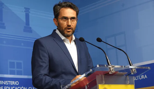 Ministro de Cultura en España renuncia por evasión de impuestos