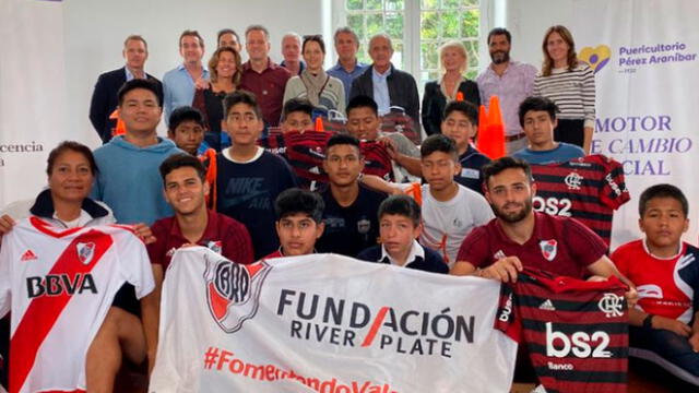 River Plate y Flamengo donaron camisetas autografiadas para ayudar a niños del Puericultorio Pérez Aranibar [FOTOS]