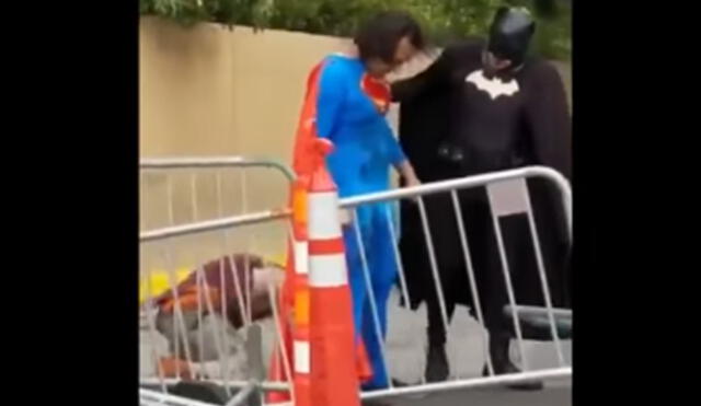 YouTube: Vagabundo atacó sexualmente a 'Batman' y 'Superman' se vengó con paliza