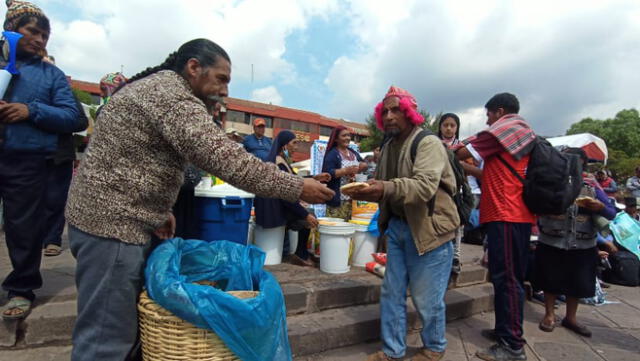 Cusco. Manifestantes reciben apoyo de comerciantes de Vinocanchón. Foto: Alexander Flores/URPI