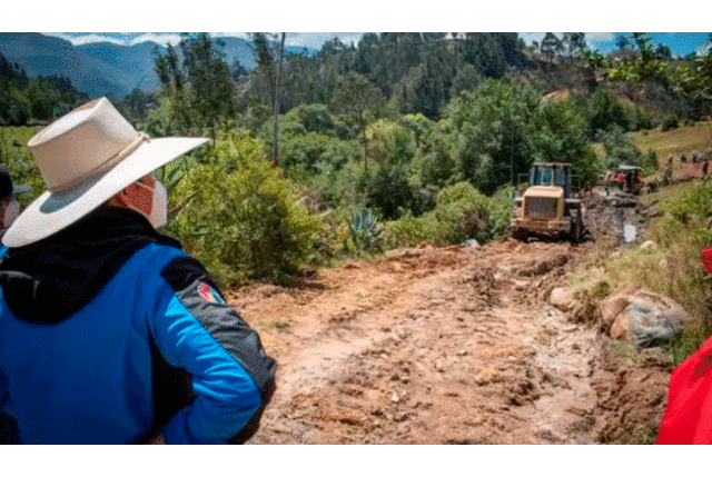 Mesías Guevara aseguró que la obra vial generará desarrollo en la población. Foto: Cajamarca Noticia