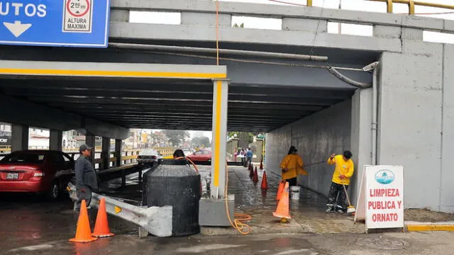 Municipalidad realiza limpieza en puente Pershing