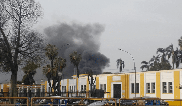 Cercado de Lima: incendio se registró en almacén de plásticos