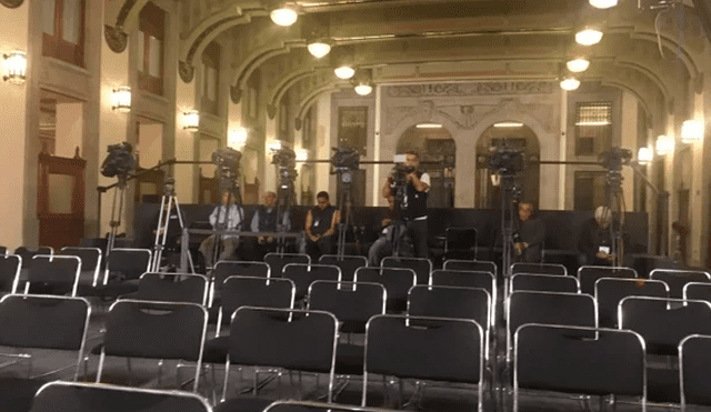 Salón Tesorería vacío por la ausencia de mujeres periodistas. (Foto: Twitter)