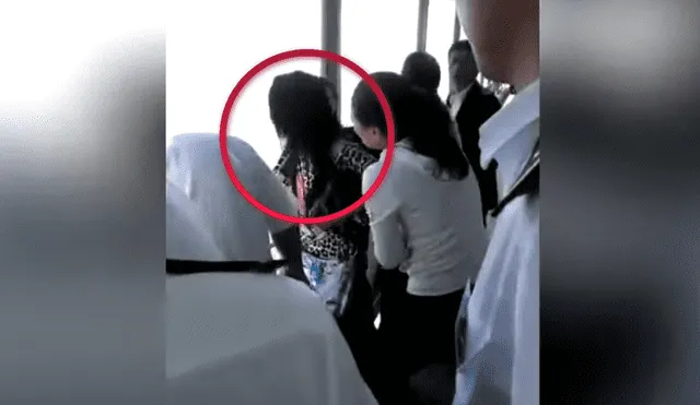 Youtube: Una desesperada mujer intenta saltar de un crucero para salvar su teléfono[VIDEO]