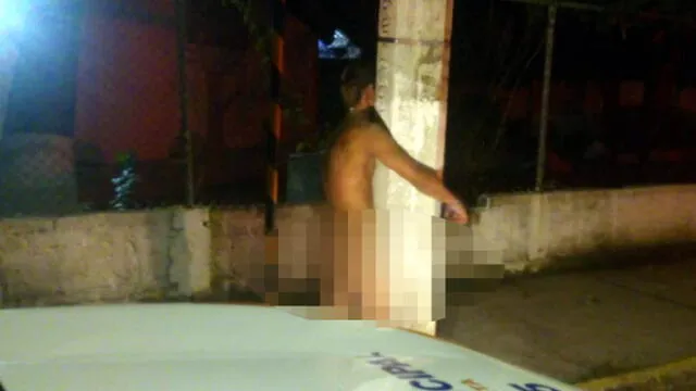 Desnudan, torturan y atan a postes a diez hombres en México