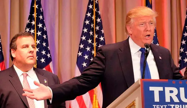 Chris Christie acompaña en un mitin a Donald Trump, en 2016. Foto: AFP