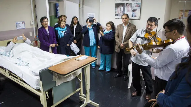 Orquesta Sinfónica de Trujillo irrumpió e interpretó canciones en hospital
