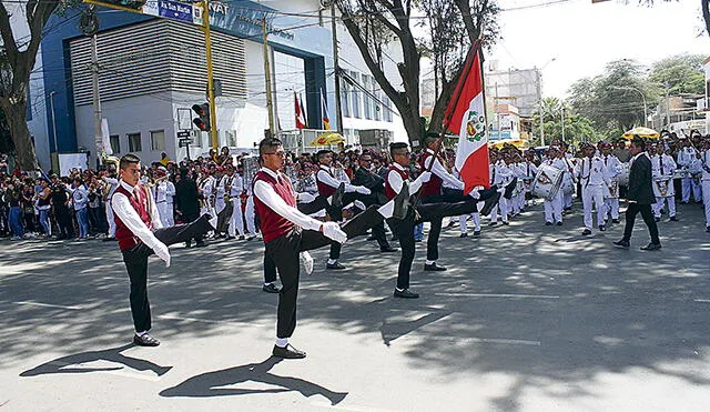 Cerca de 20 colegios de Ugel Piura participaron del desfile escolar por el mes patrio