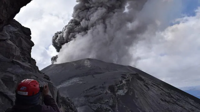 Especialistas del Ingemmet ascendieron al volcán Sabancaya para instalar estación multigas [VIDEO]