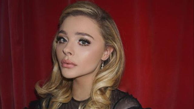 Chloe Grace Moretz é fotografada aos beijos com modelo Kate Harrison