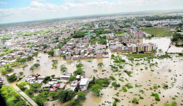 Labores de rescate no cesan y Piura lucha por salir del lodo que dejó la inundación