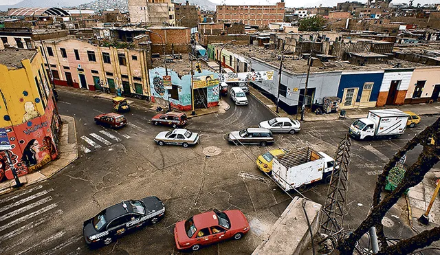 Urbe. Cinco esquinas. En la obra de Mario Vargas Llosa estas calles nos dicen que la ciudad "fue tragada por la selva".