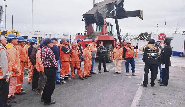 Trabajadores portuarios  de Salaverry toman Enapu