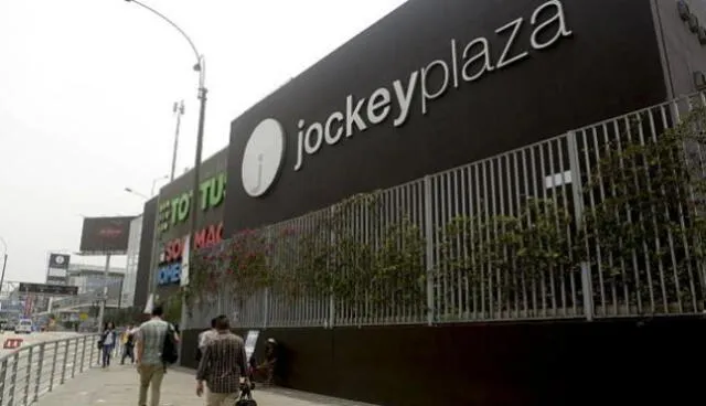 Usuarios reclaman alza de tarifas en estacionamiento del Jockey Plaza 