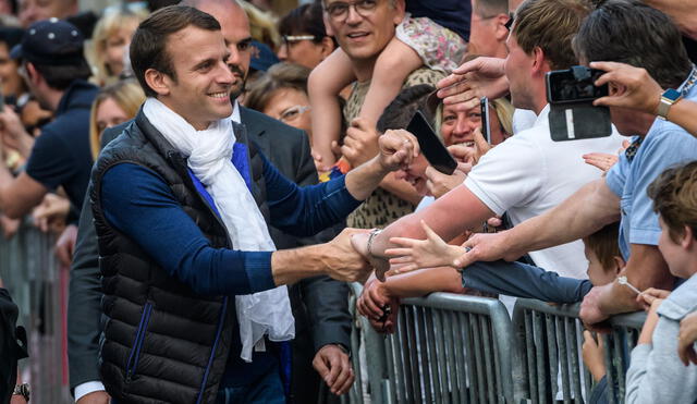 Francia: Macron se dirige hacia la mayoría absoluta en las legislativas