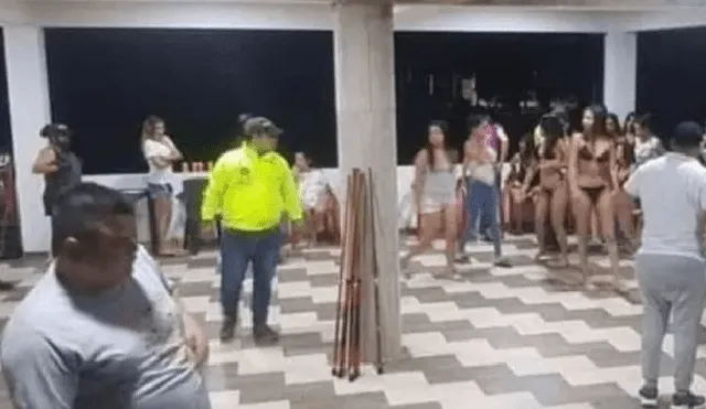 En un operativo, la Policía de Colombia halló una fiesta que se realizaba en un prostíbulo en una zona rural. (Foto: captura)