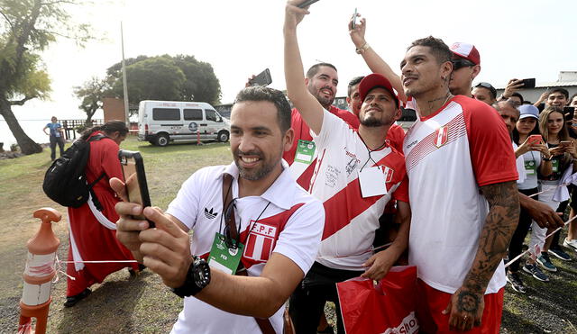 Seleccionado Peruano recibe hinchas en el segundo día de entrenamiento en Brasil [FOTOS]