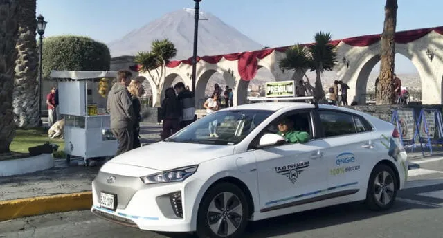 El primer taxi eléctrico y eco amigable ya circula por las calles de Arequipa