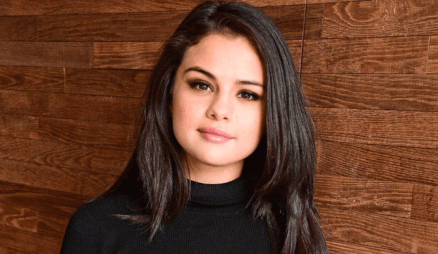 Selena Gómez impacta a fans al convertirse en mesera por un día | VIDEO