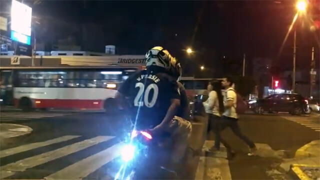 #YoDenuncio: luz de motocicleta impide visualización de conductores