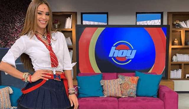 Yanet García sorprende en Televisa al mostrar de más en minifalda de RBD [VIDEO]