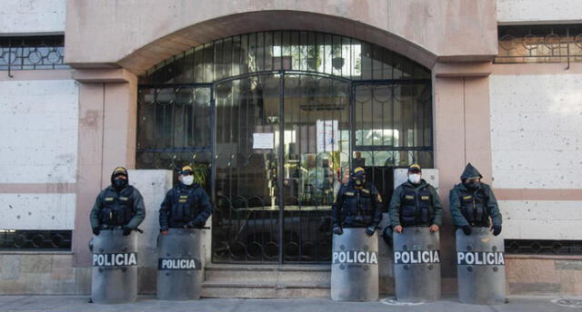 Policía Nacional y Ministerio Público intervienen oficinas de la Municipalidad de Arequipa. Foto: La República.