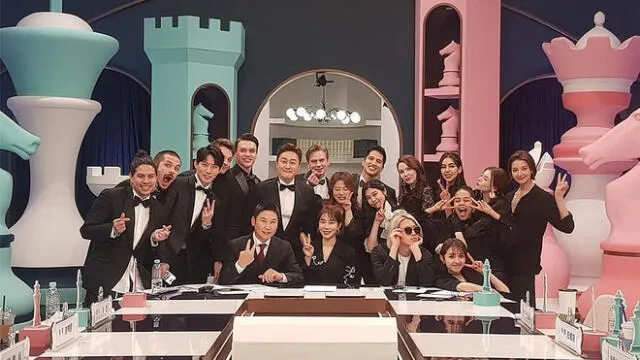 Heechul participa en el programa 7.7 Billion Love, junto a panelistas de diferentes países del mundo.